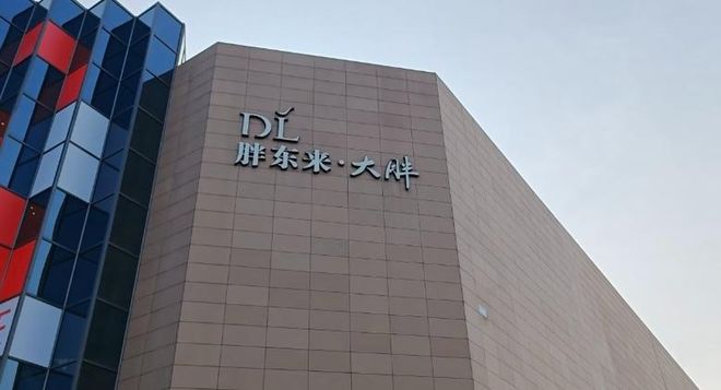 地游客爆满终于知道为啥走不出河南了九游会J9越黑越红！端午节胖东来外(图8)
