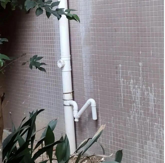 的2楼不好住也卖不掉沦为不动产咋办九游会J9有一种痛苦叫买了架空层(图7)