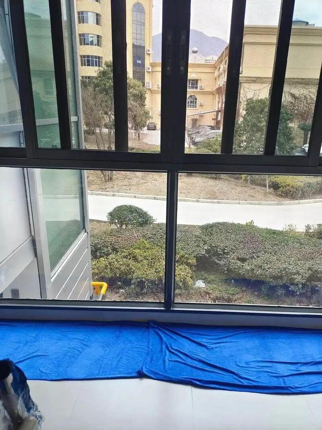 的2楼不好住也卖不掉沦为不动产咋办九游会J9有一种痛苦叫买了架空层(图11)